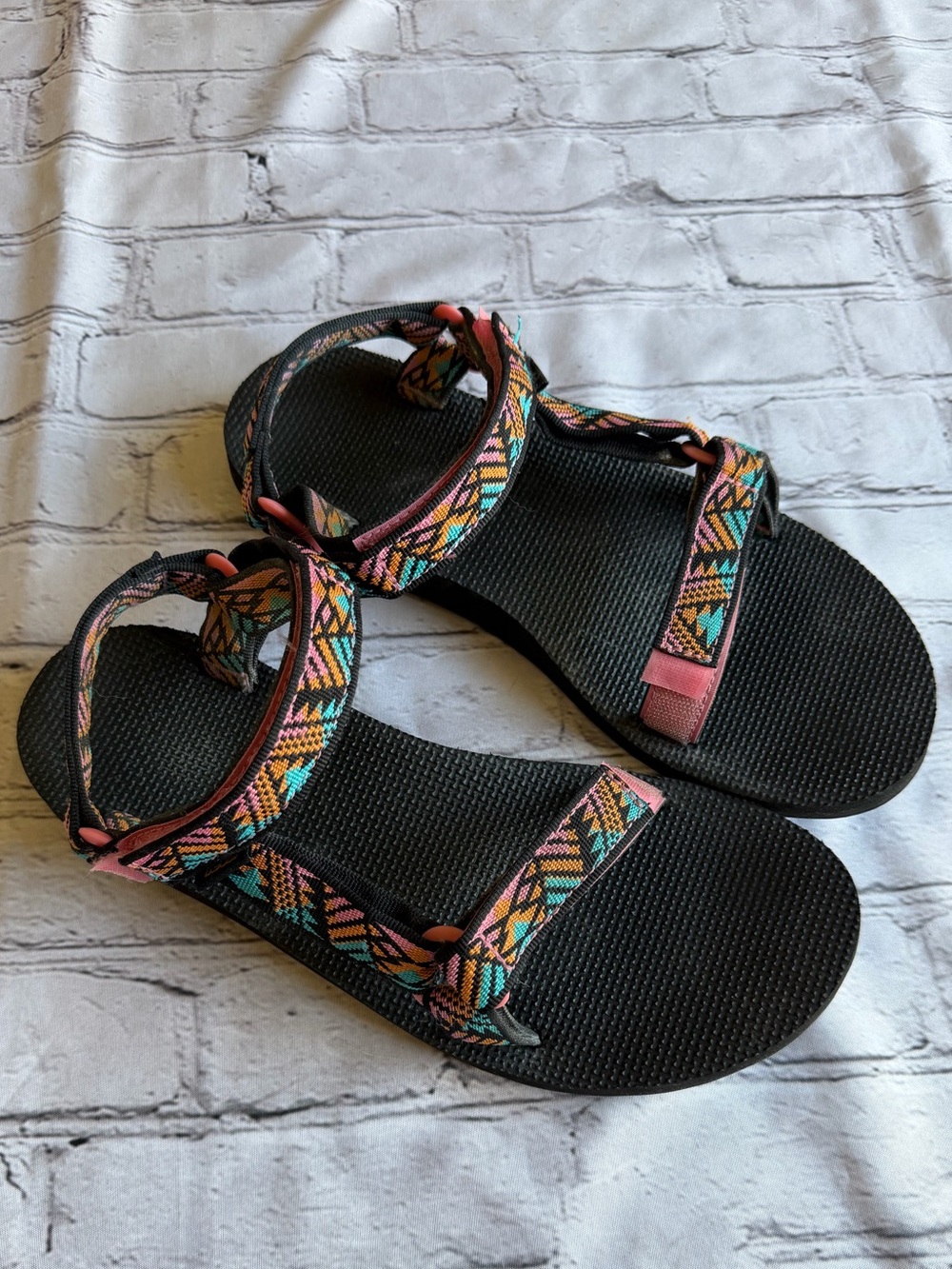 Teva Classic Sandals Colorful Southwestern Pattern Size 11 EU 41 Outdoors EUC